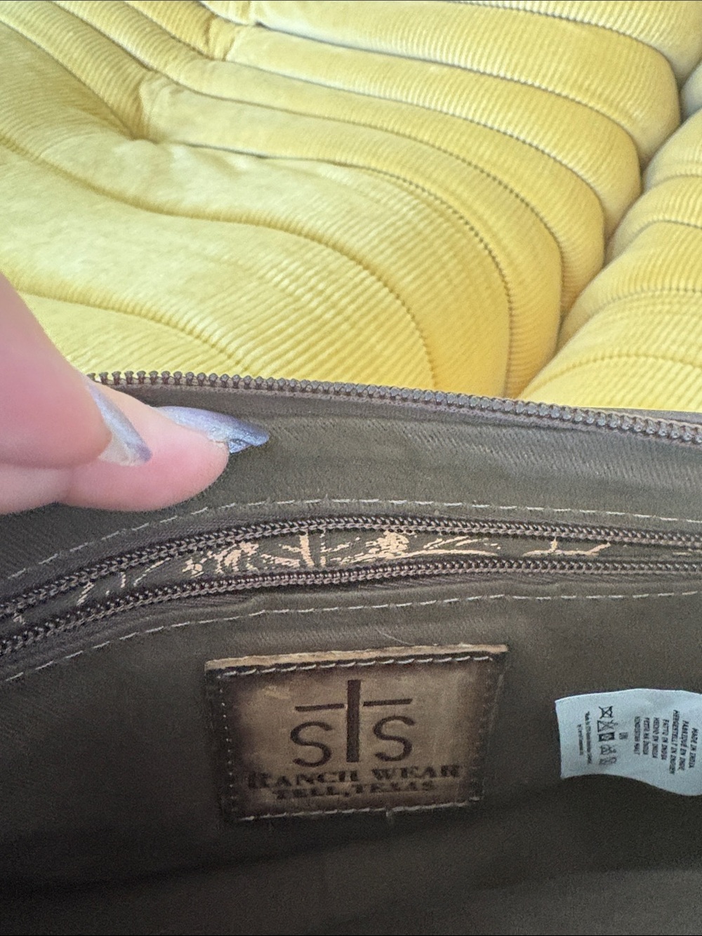 STS Ranchwear Brown Leather Messenger Shoulder Bag - Picture 3 of 7
